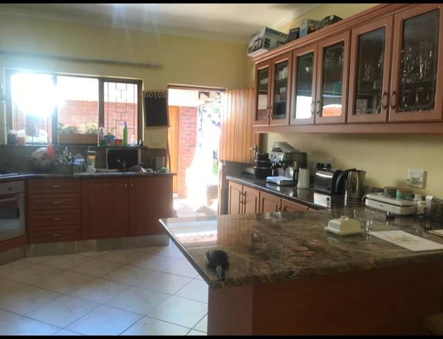 3 BEDROOM HOUSE RENTED IN DAWNCLIFFE